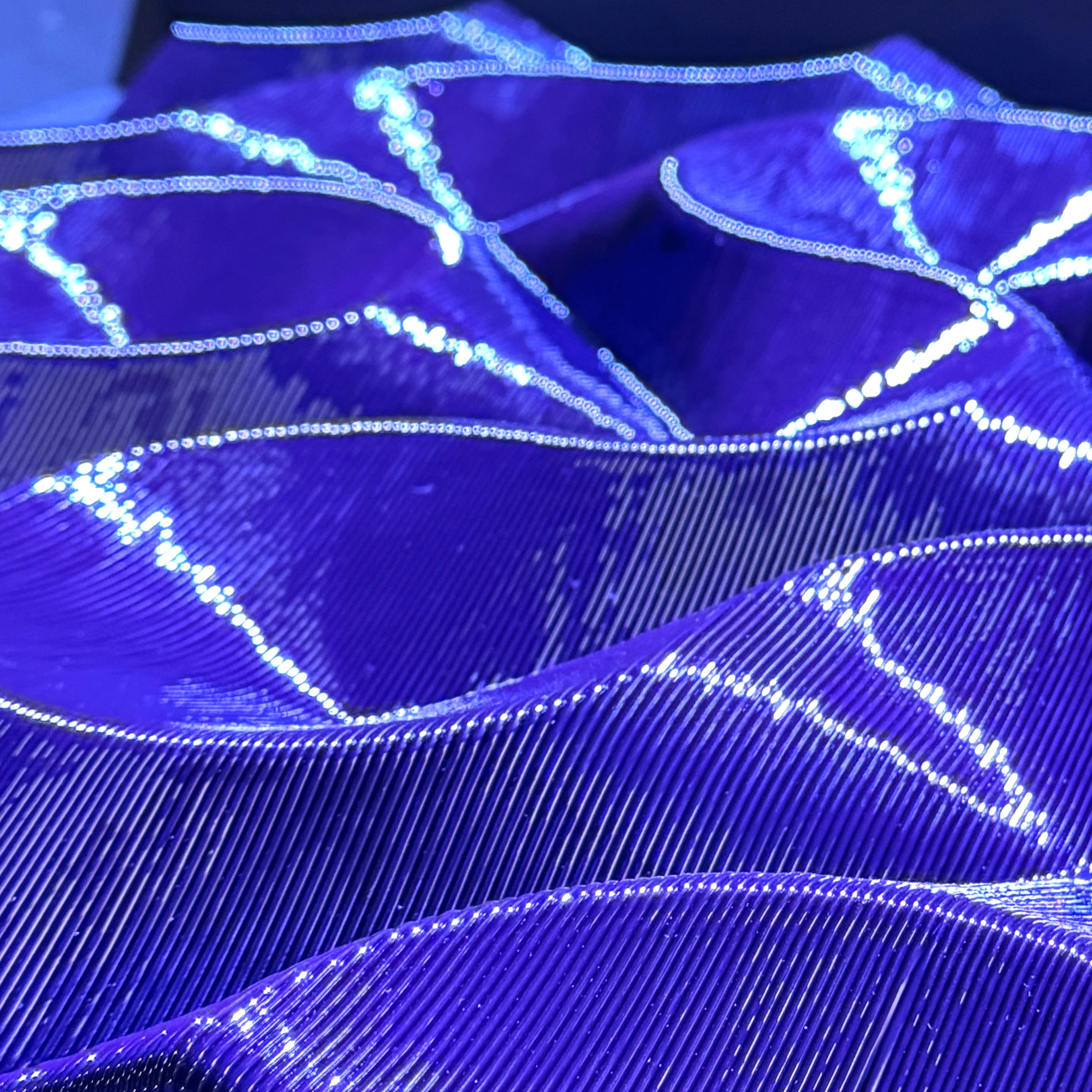 Durable polypropylene granulate for 3D printing, made strong by glass fibre particles.